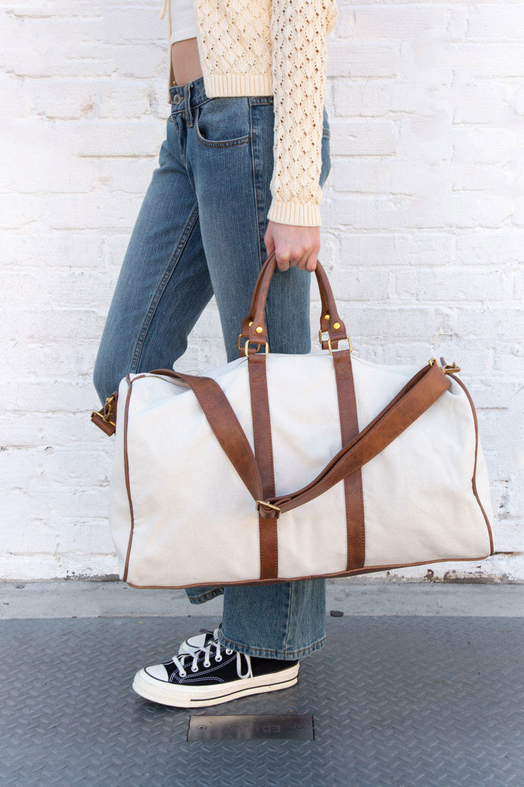 Brandy Melville Top Pick / Ivory Duffle Bag