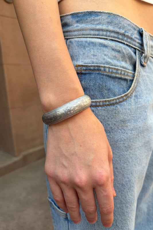 Brandy Melville Popular / Floral Engraved Bracelet