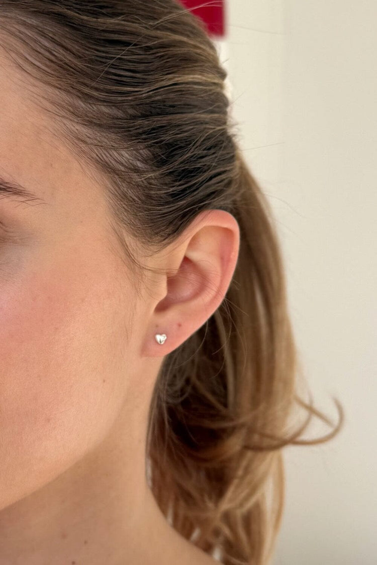Brandy Melville Best Price / Heart Stud Earrings