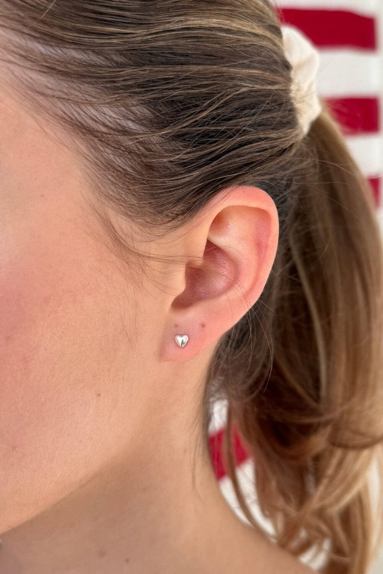 Brandy Melville Best Price / Heart Stud Earrings