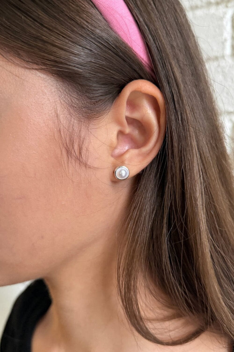 Brandy Melville Premium / Pearl Stud Earrings