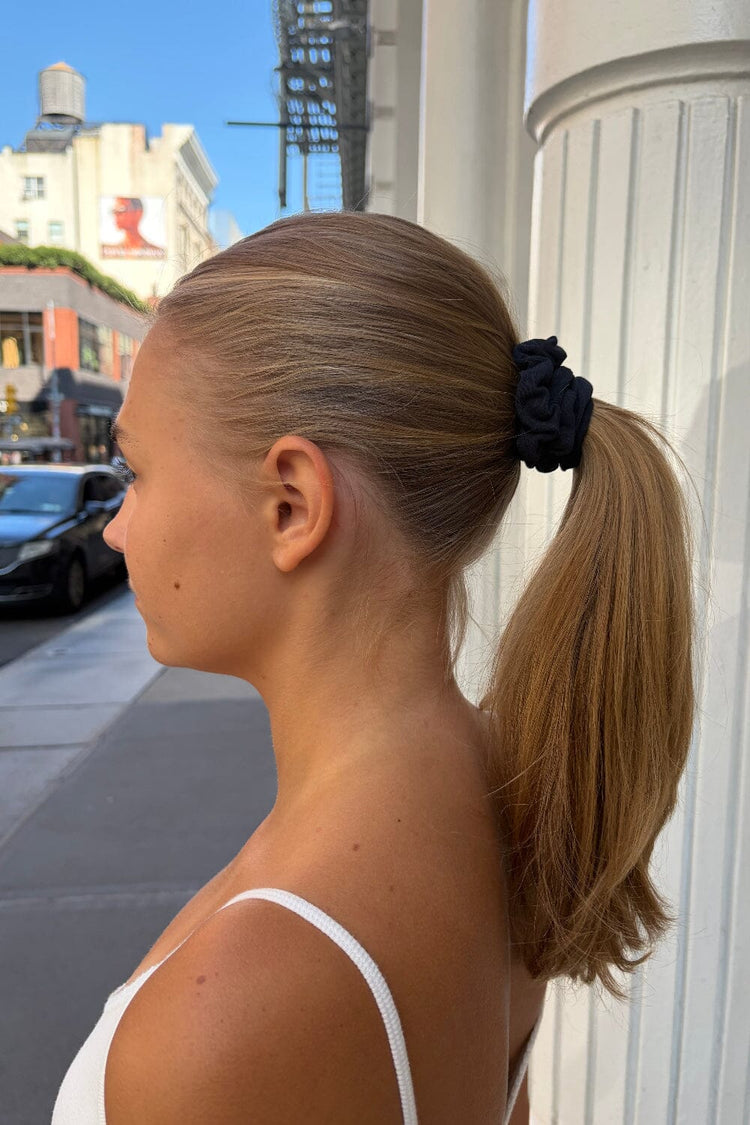 Brandy Melville Deals / Basic Scrunchie