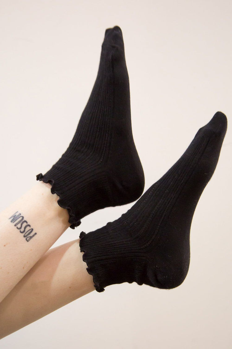 Brandy Melville Quality / Ruffle Ribbed Socks