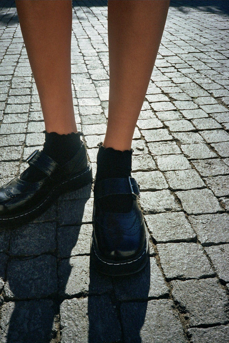 Brandy Melville Quality / Ruffle Ribbed Socks