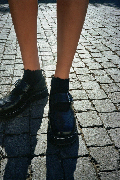 Brandy Melville Quality / Ruffle Ribbed Socks