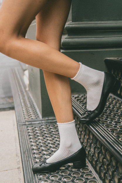 Brandy Melville Quality / White Socks