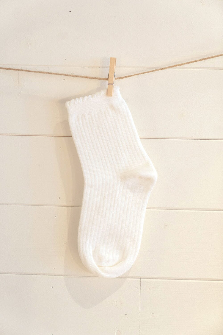 Brandy Melville Quality / White Socks